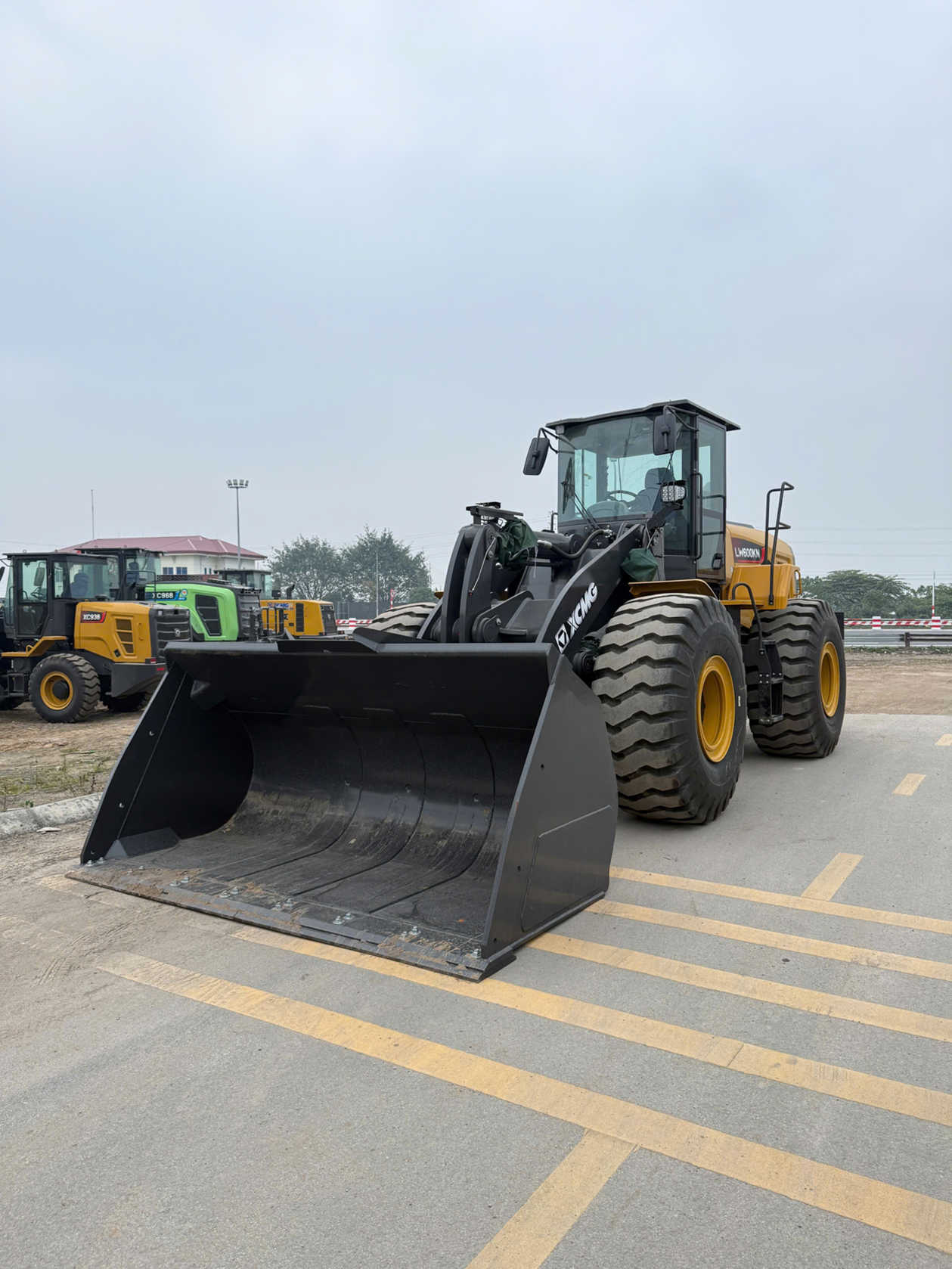 Máy Xúc Lật LW600KN